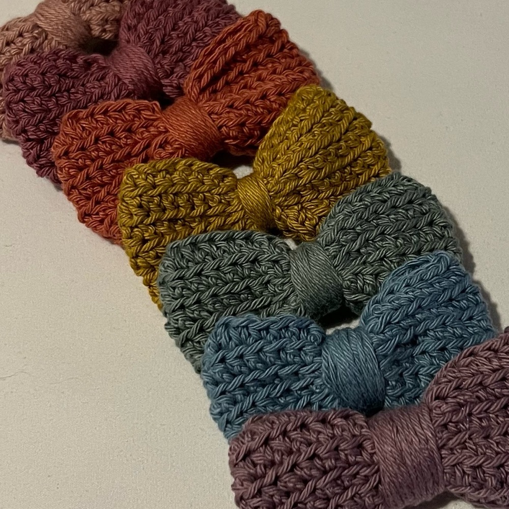 Handmade Crochet Bow Hair Clips, Set of 2 - Picture 3 of 4